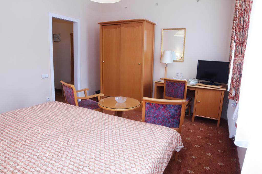 Hotel Pavlov Κάρλοβι Βάρι Εξωτερικό φωτογραφία
