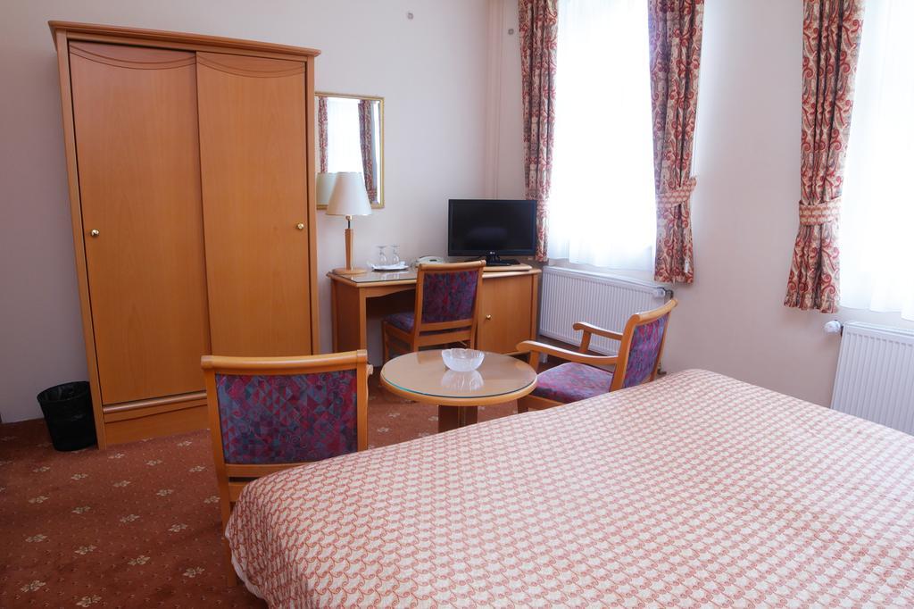 Hotel Pavlov Κάρλοβι Βάρι Εξωτερικό φωτογραφία